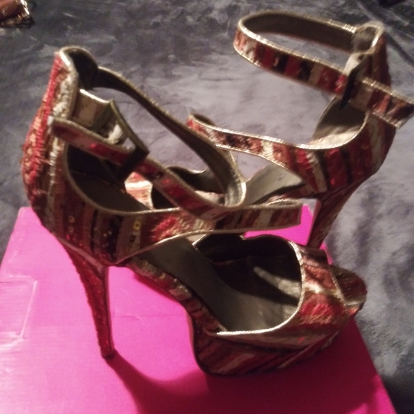 Sandals - Picture 8 of 8